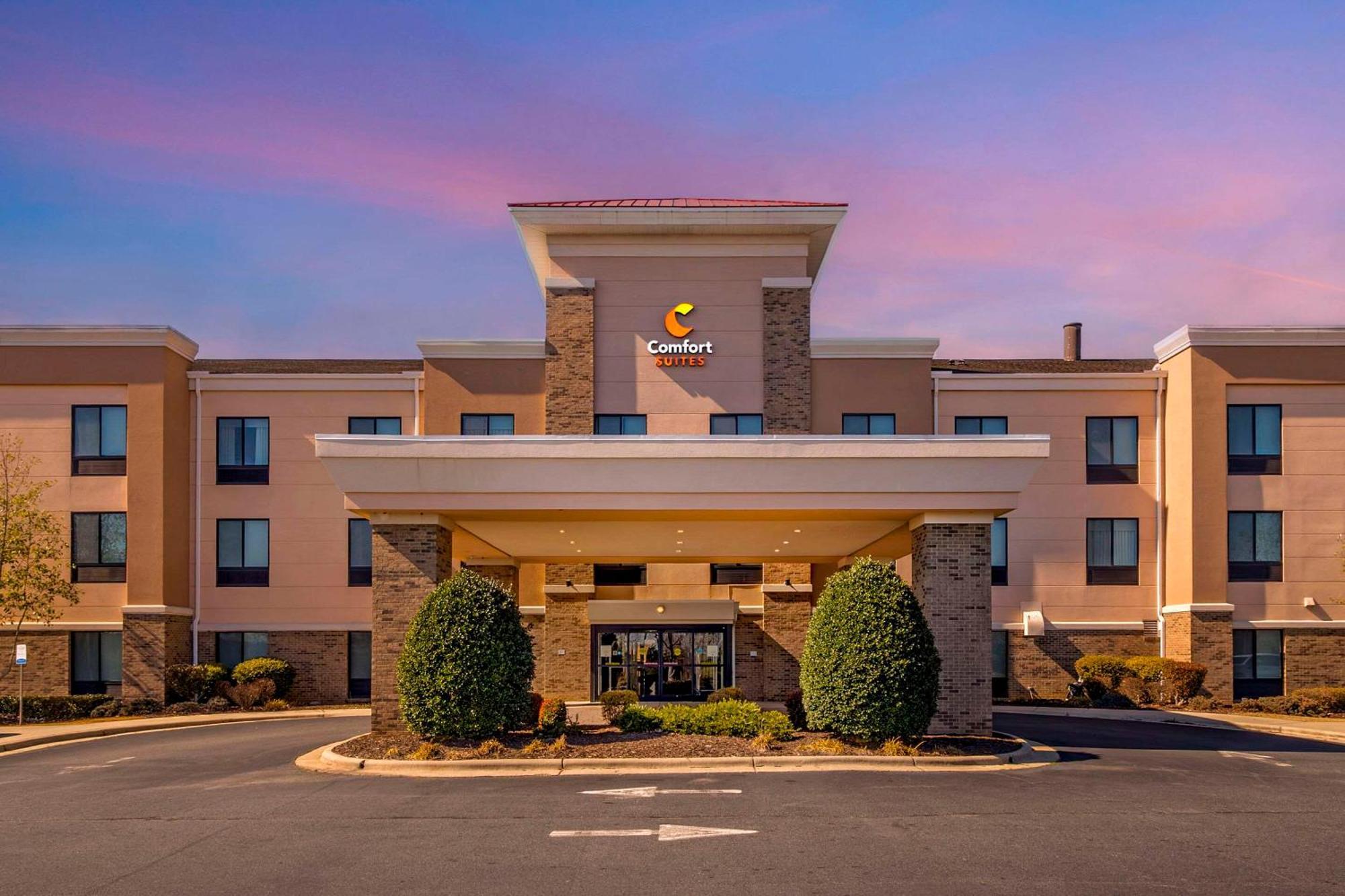 Comfort Suites Whitsett - Greensboro East Exterior photo