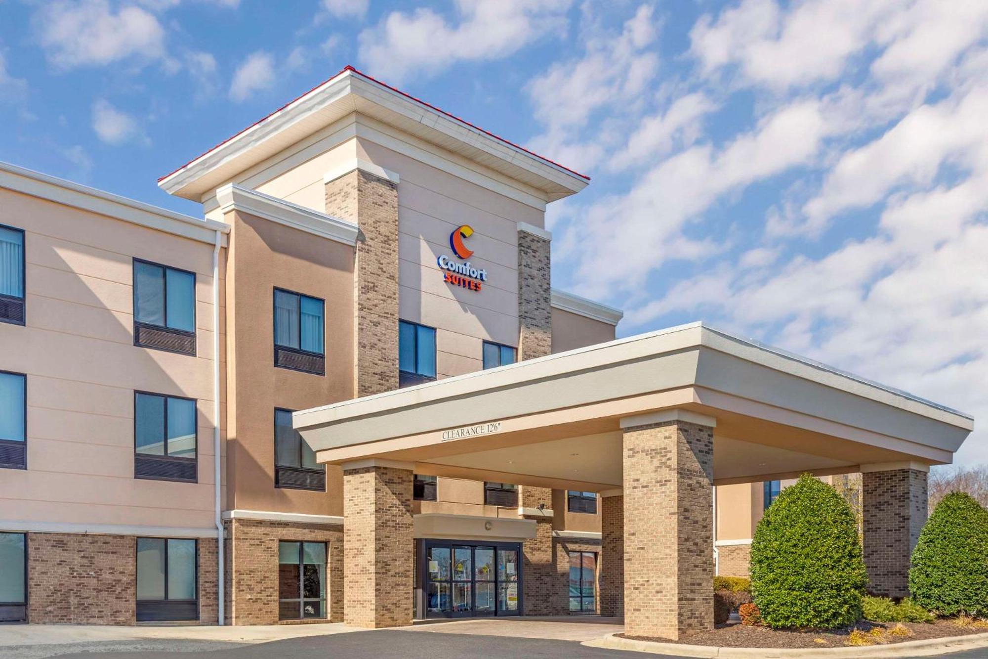 Comfort Suites Whitsett - Greensboro East Exterior photo