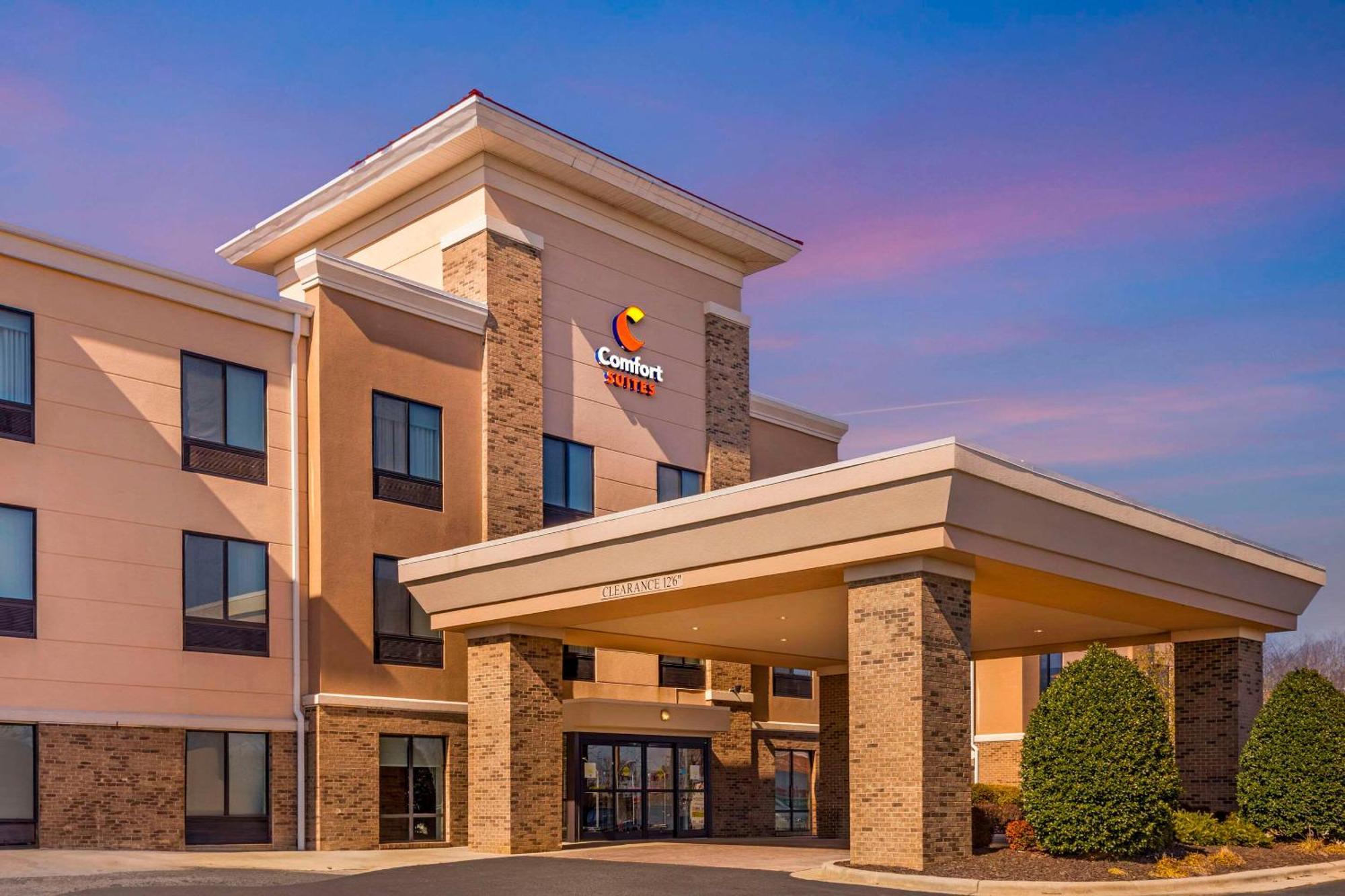 Comfort Suites Whitsett - Greensboro East Exterior photo